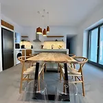 Faragas Hill Harmony Villa *